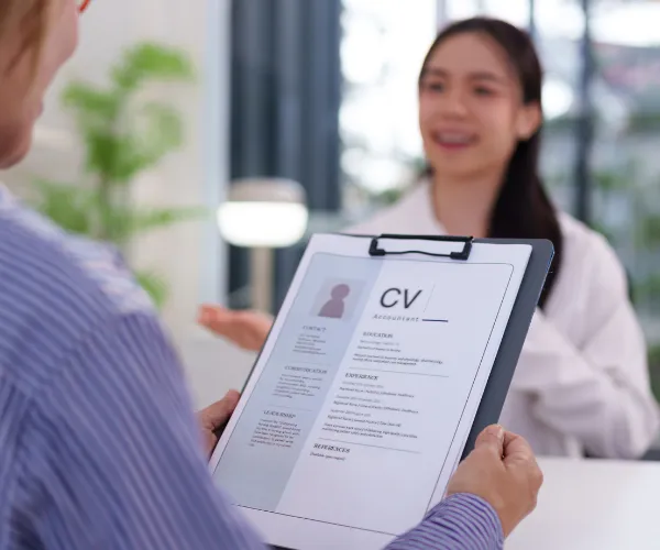 Free CV Template: Expert Tips to Make You a Standout Applicant